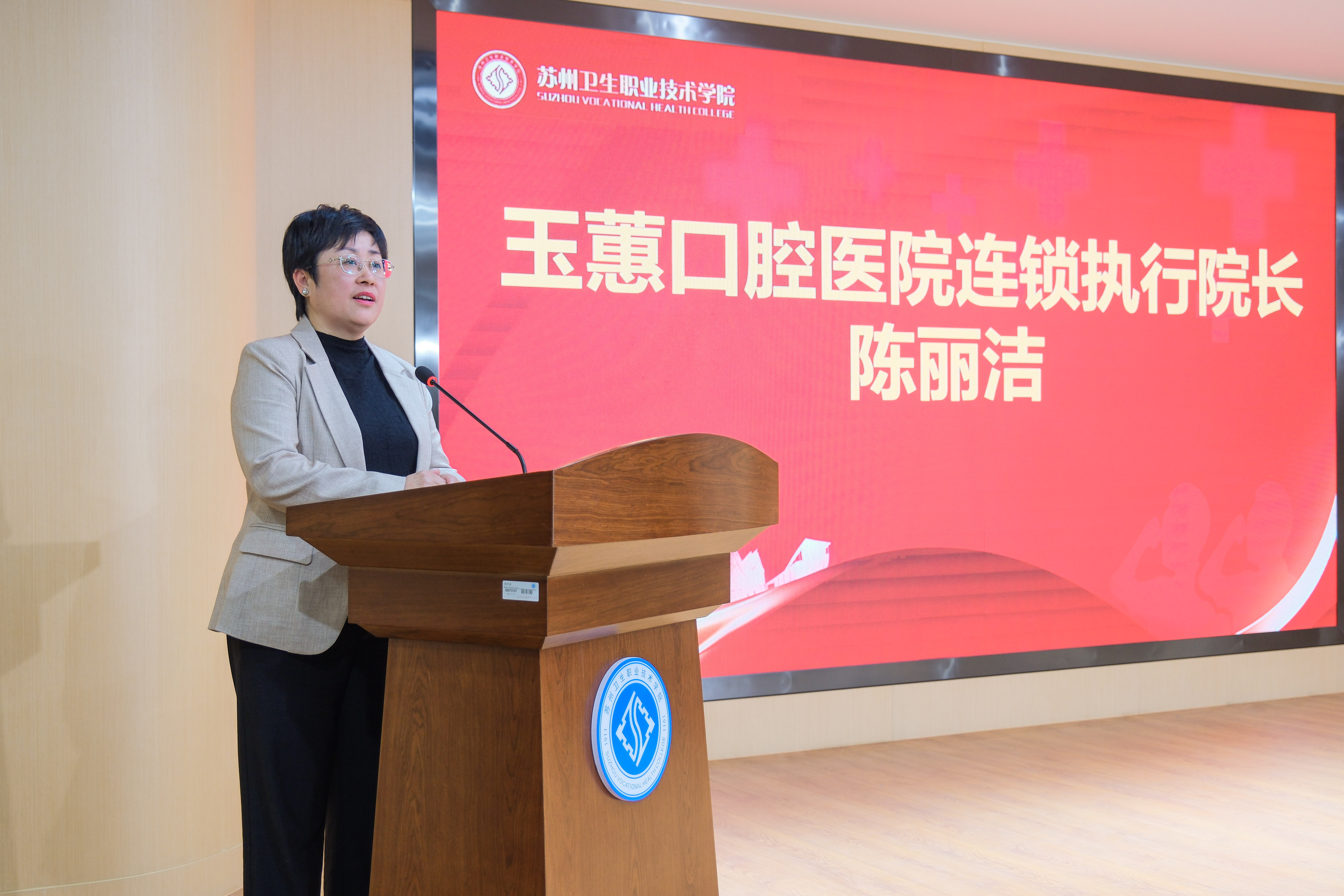 杰出校友發言的.jpg