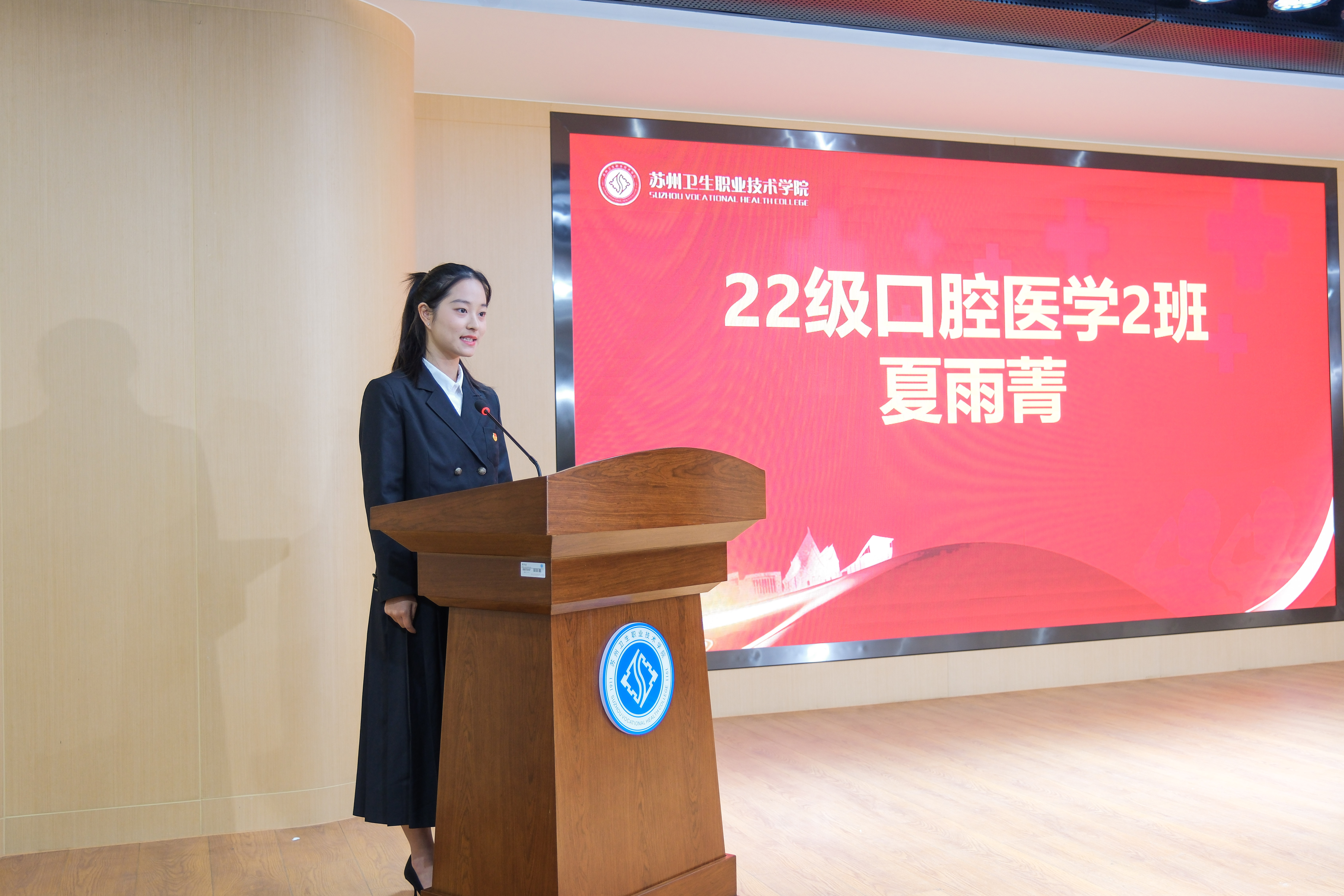 優秀學生代表發言的.jpg